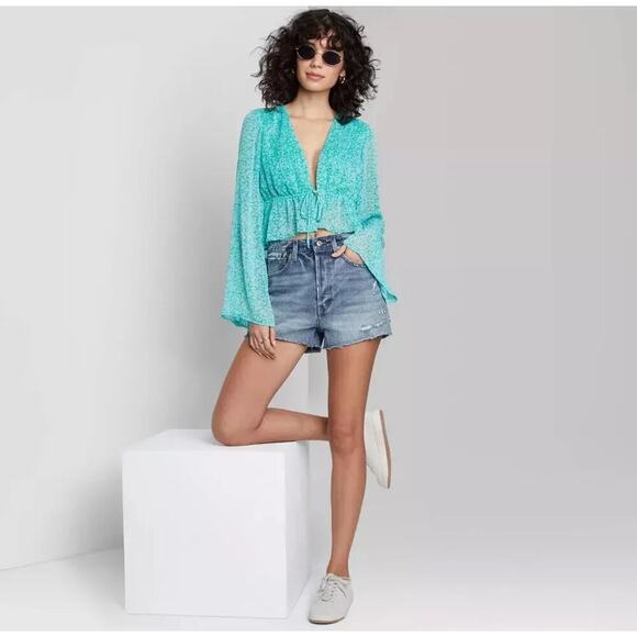 NWT Wild Fable Women's Super-High Rise Cut Off Jeans Shorts Medium Wash Size‎ 10 - Picture 2 of 11